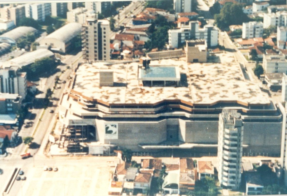 Construção do Beiramar Shopping em Florianópolis