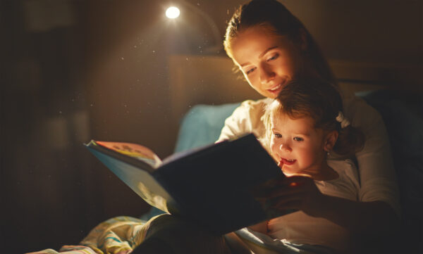 Leitura em família estimula a criatividade e a imaginação